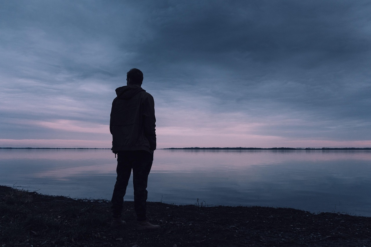 découvrez comment surmonter la solitude entrepreneuriale : causes, impacts sur la santé mentale et stratégies efficaces pour retrouver motivation et soutien dans votre parcours d’entrepreneur.